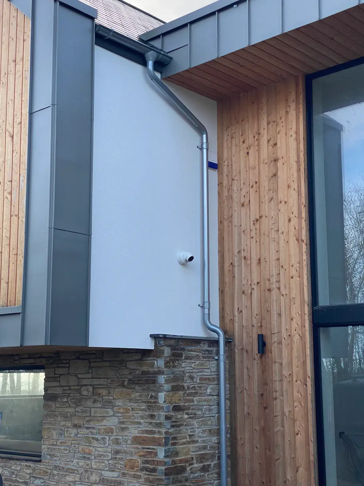 Silicone render run neatly against timber cladding
