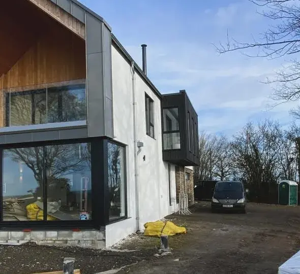 Render meeting a bay and dark cladding with neat detailing